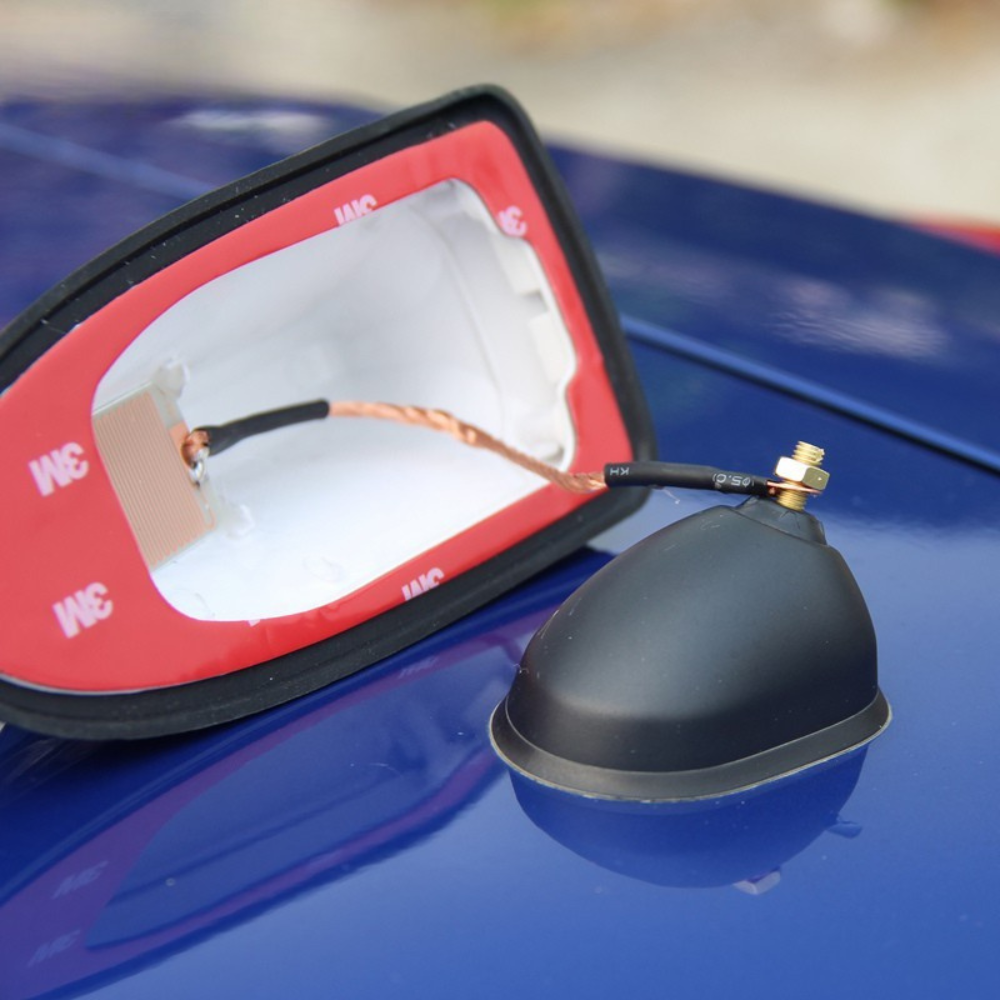 Antena de coche con forma de aleta de tiburón